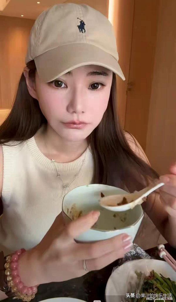 融期策略 张兰汪小菲一家齐聚，边吃饭边聊！气氛融洽！网友：这画面久违了