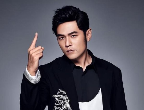 赢盈配资 周杰伦公司2430万入股鸟巢，买不到控制权，却换来金字招牌？